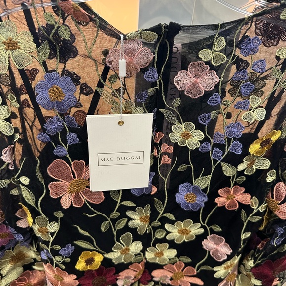 Mac Duggal Long-Sleeve Embroidered Floral Minidress Size 10 NWT - Picture 5 of 6